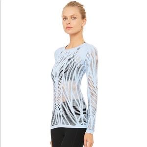 🆕 ALO Yoga “Wanderer” Mesh Stretch Top